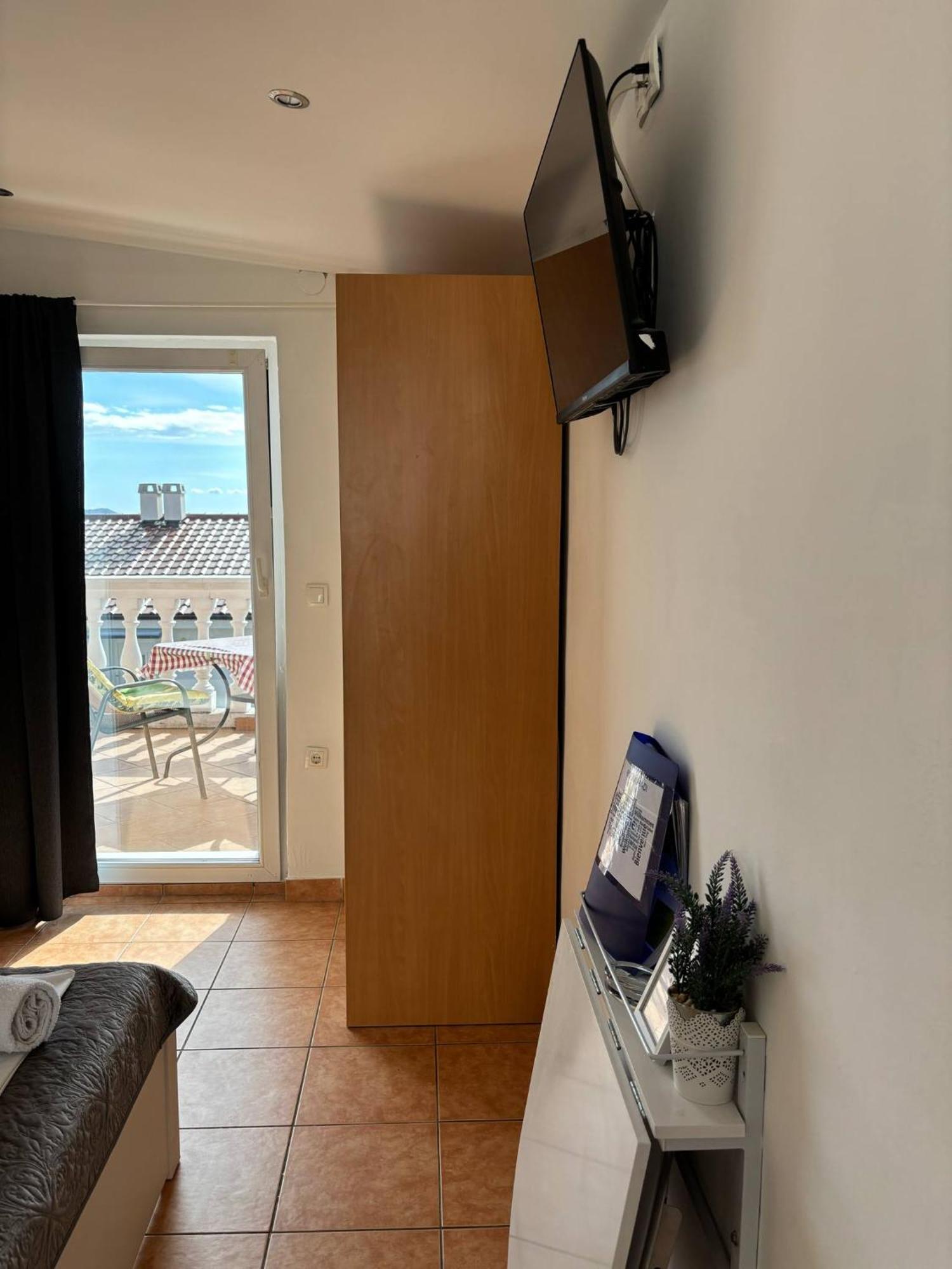 Apartments & Room Madi Senj  Ngoại thất bức ảnh